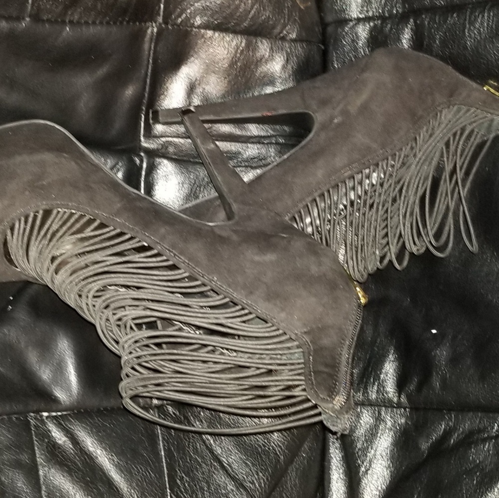 Heels - Picture 2 of 2